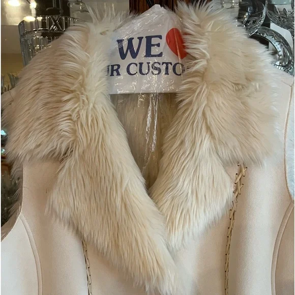 Microsuede Vest Off White Faux Fur Collar Lining Pockets & Hidden Hook Eye Close - Picture 6 of 10